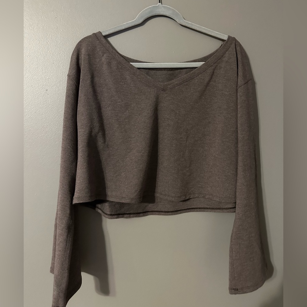 Lululemon cropped purple longsleeve